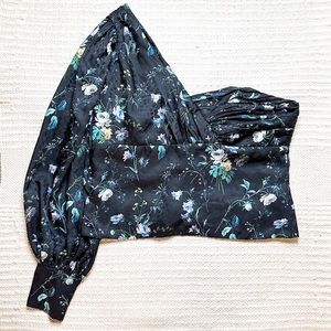 FLOR ET. AL black floral Knicks on shoulder satin top L